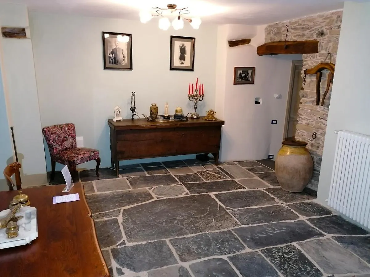 La Chouette Bed and Breakfast Pieve di Teco 0*,  Italien
