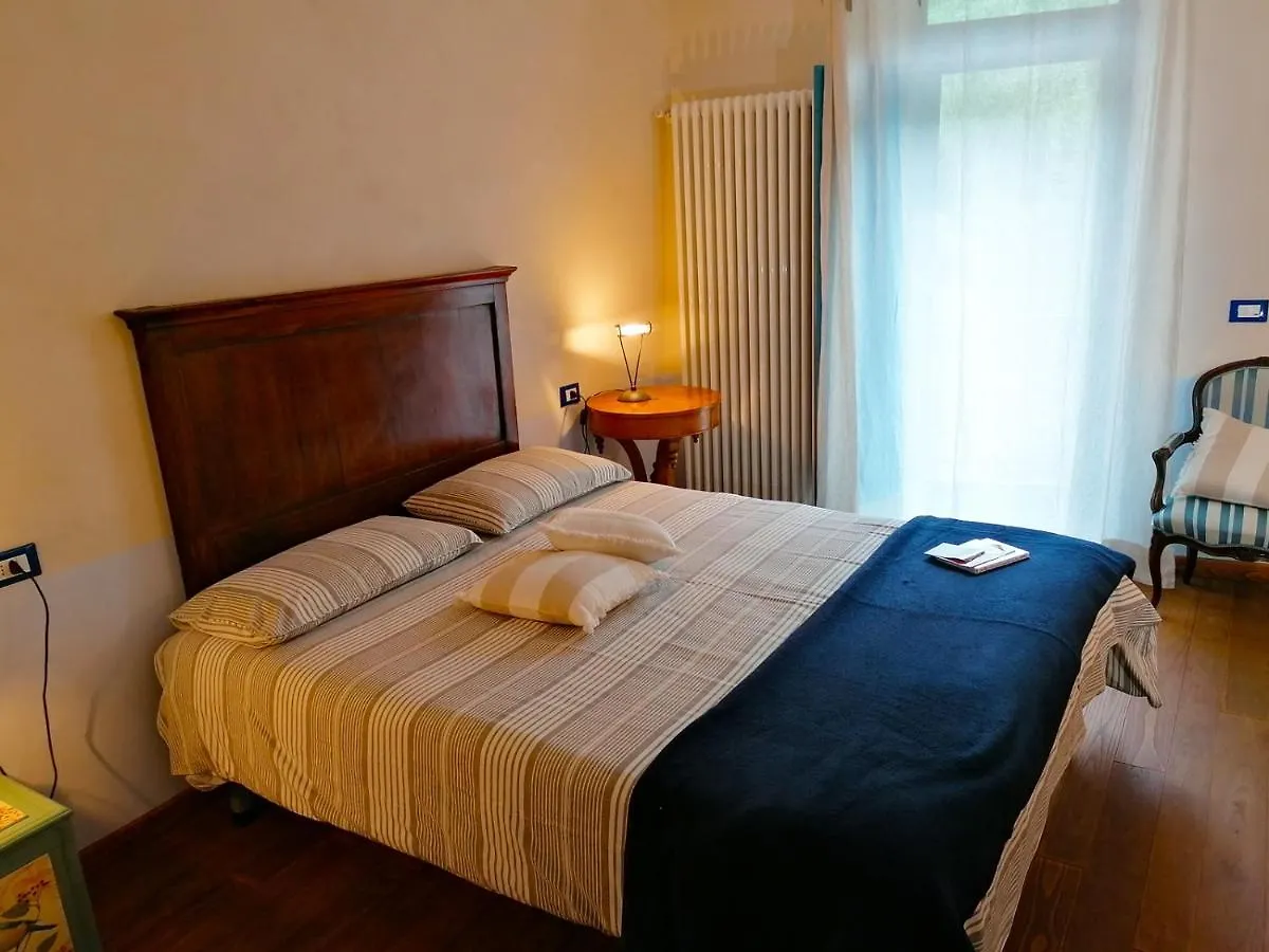 Bed and Breakfast La Chouette Pieve di Teco 0*,  Italien