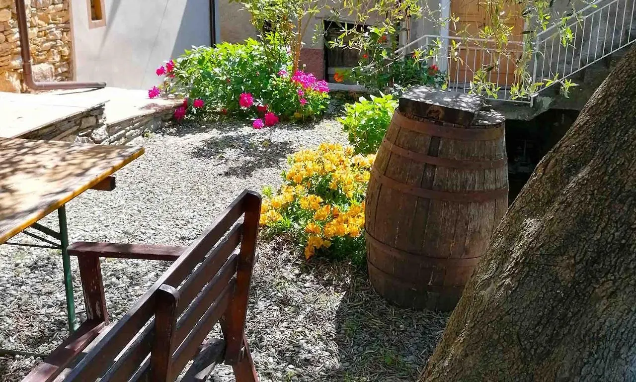 Bed and Breakfast La Chouette Pieve di Teco 0*,  Italien