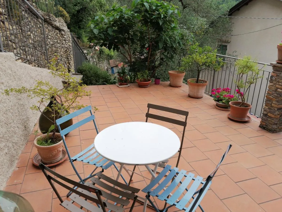 La Chouette Bed and Breakfast Pieve di Teco 0*,