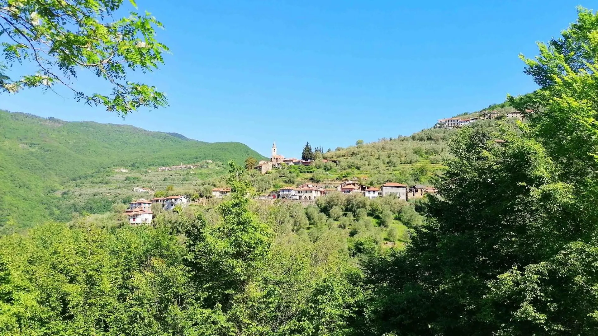Bed & Breakfast La Chouette Bed and Breakfast Pieve di Teco